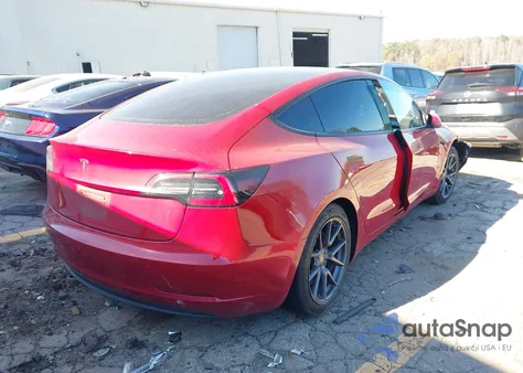 2021 Tesla Model 3 Standard Range Plus Rear-Wheel Drive z USA, uszkodzony, nr VIN 5YJ3E1EA5MF982864